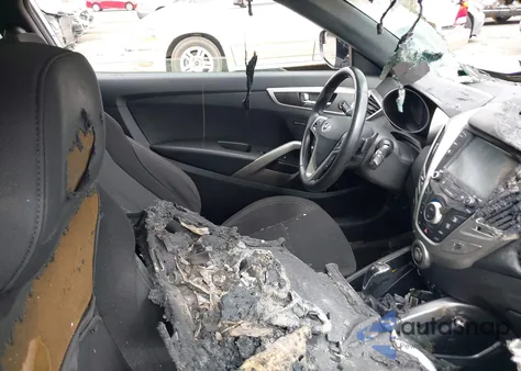 2017 Hyundai Veloster Value Edition z USA, uszkodzony, nr VIN KMHTC6AD4HU319622